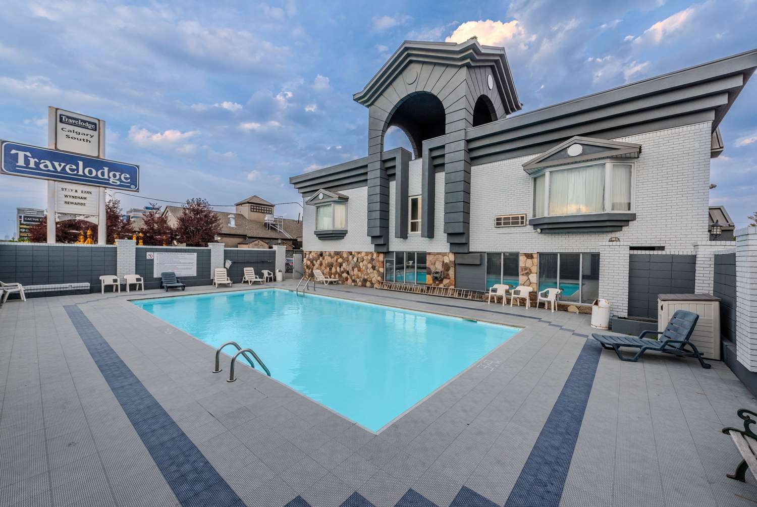Travelodge by Wyndham Calgary South 55/63