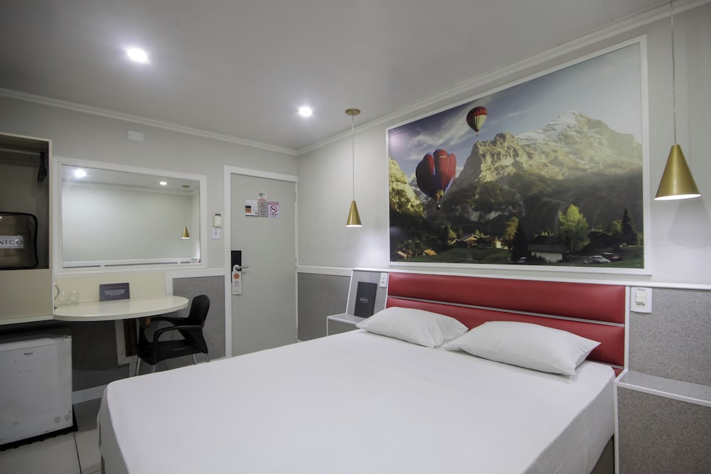 Calamares Hotel 7/49