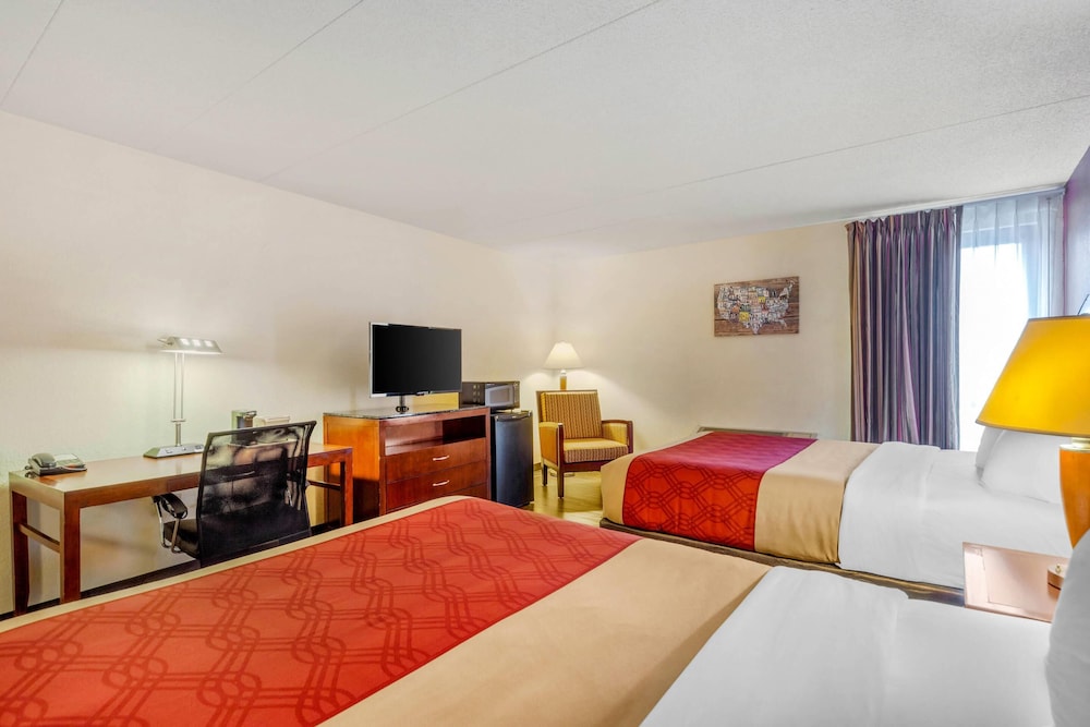 Room, 2 Queen Beds, Pool Side