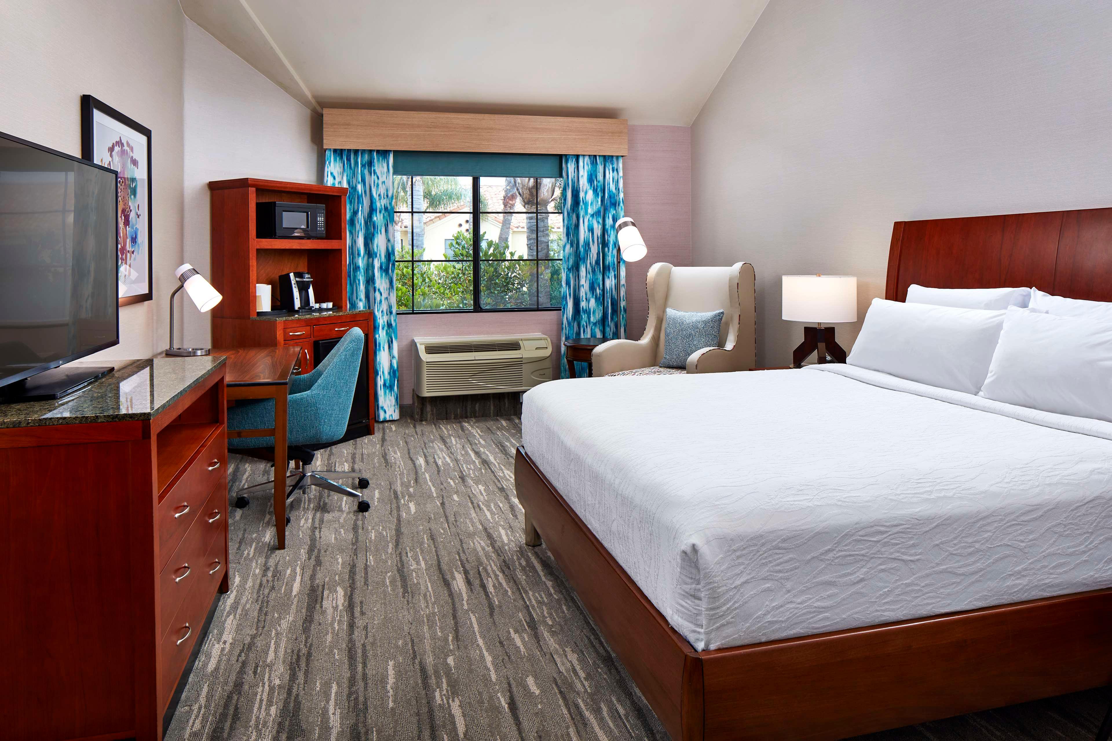 Premier, King Bed, Pool Side