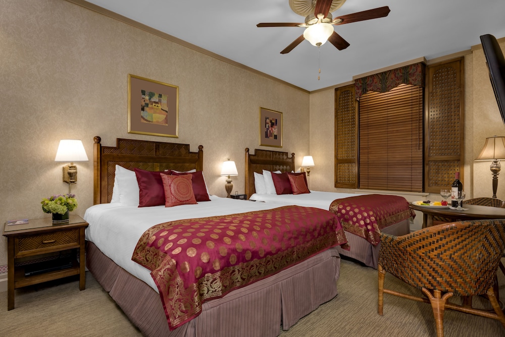 PREMIUM, 2 QUEEN BEDS