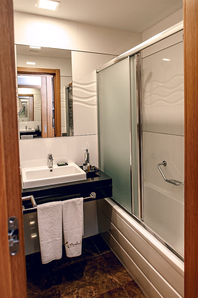 ZIRVE HOTEL 9/76