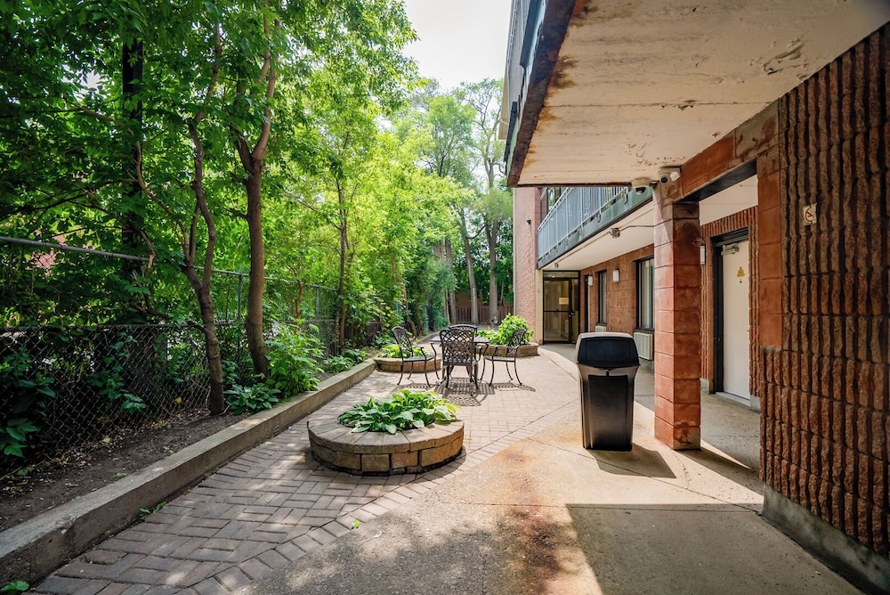 Monte Carlo Inn Toronto West Suites 61/65