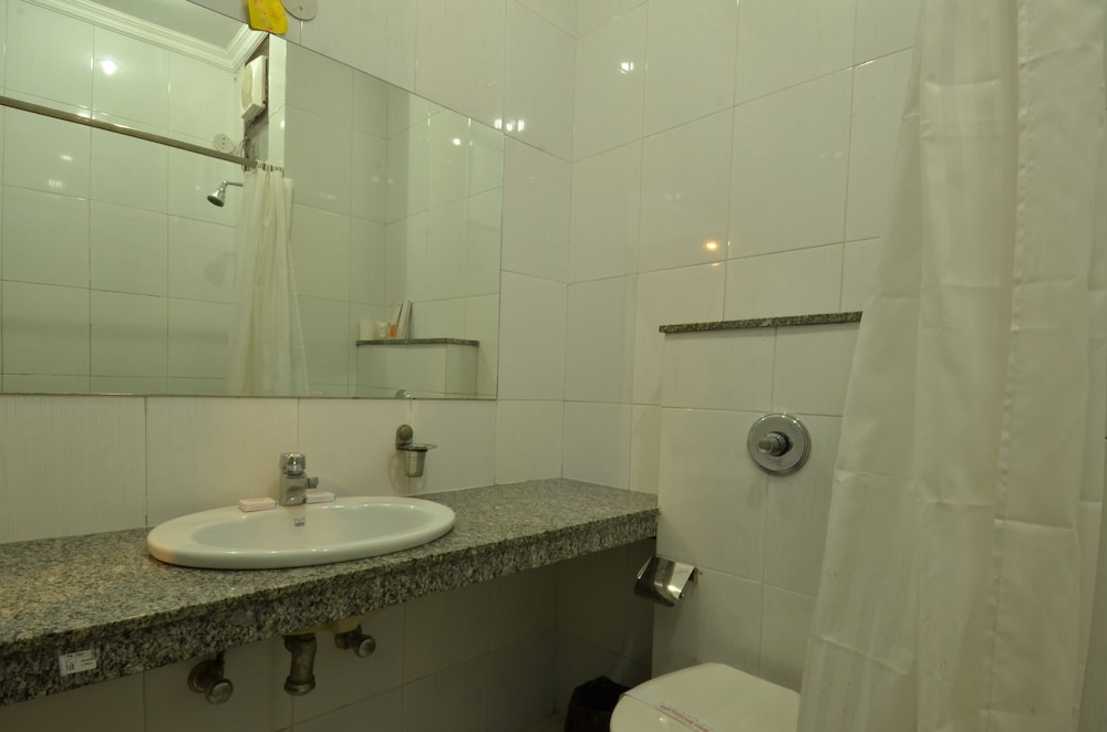 Hotel Sarovar Regency 24/27