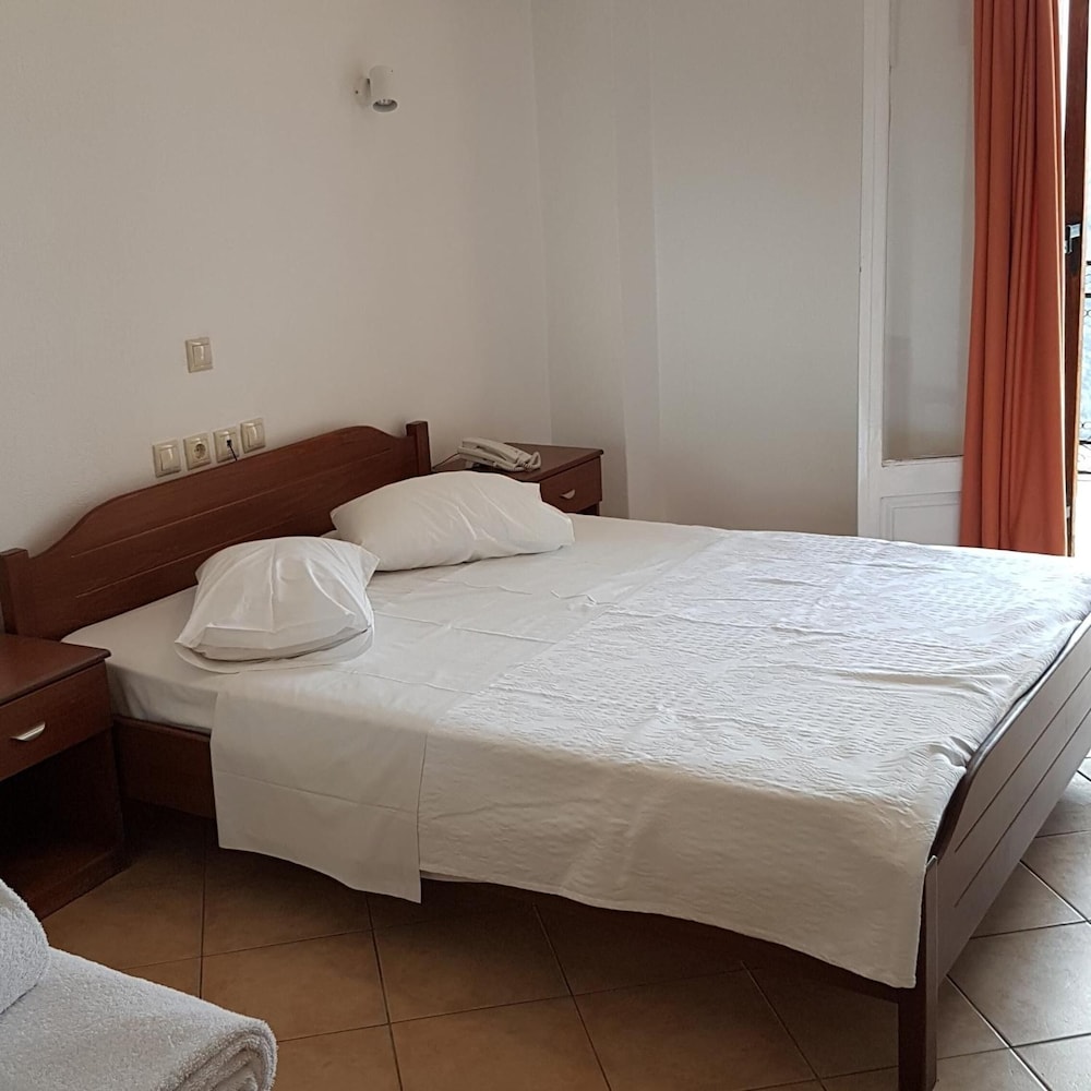 Orfeas Hotel 8/48
