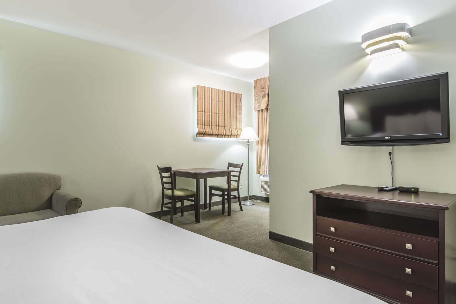 Econo Lodge Huntsville ON 8/20