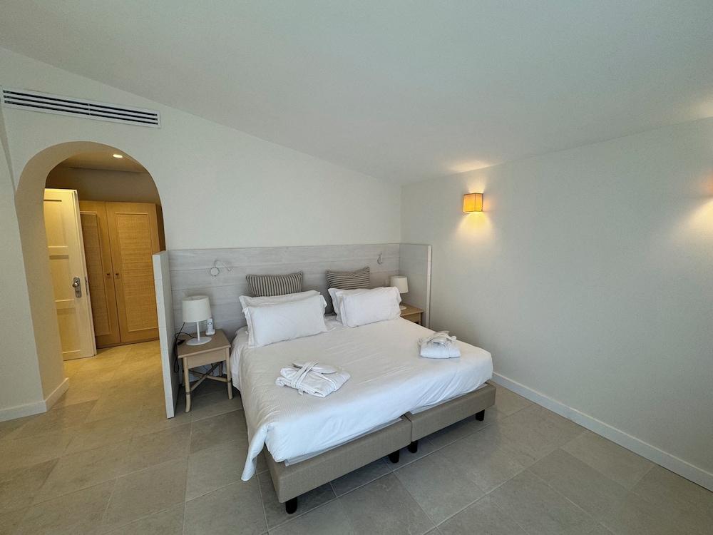 DELUXE, DOUBLE BED, GARDEN VIEW, ANNEX