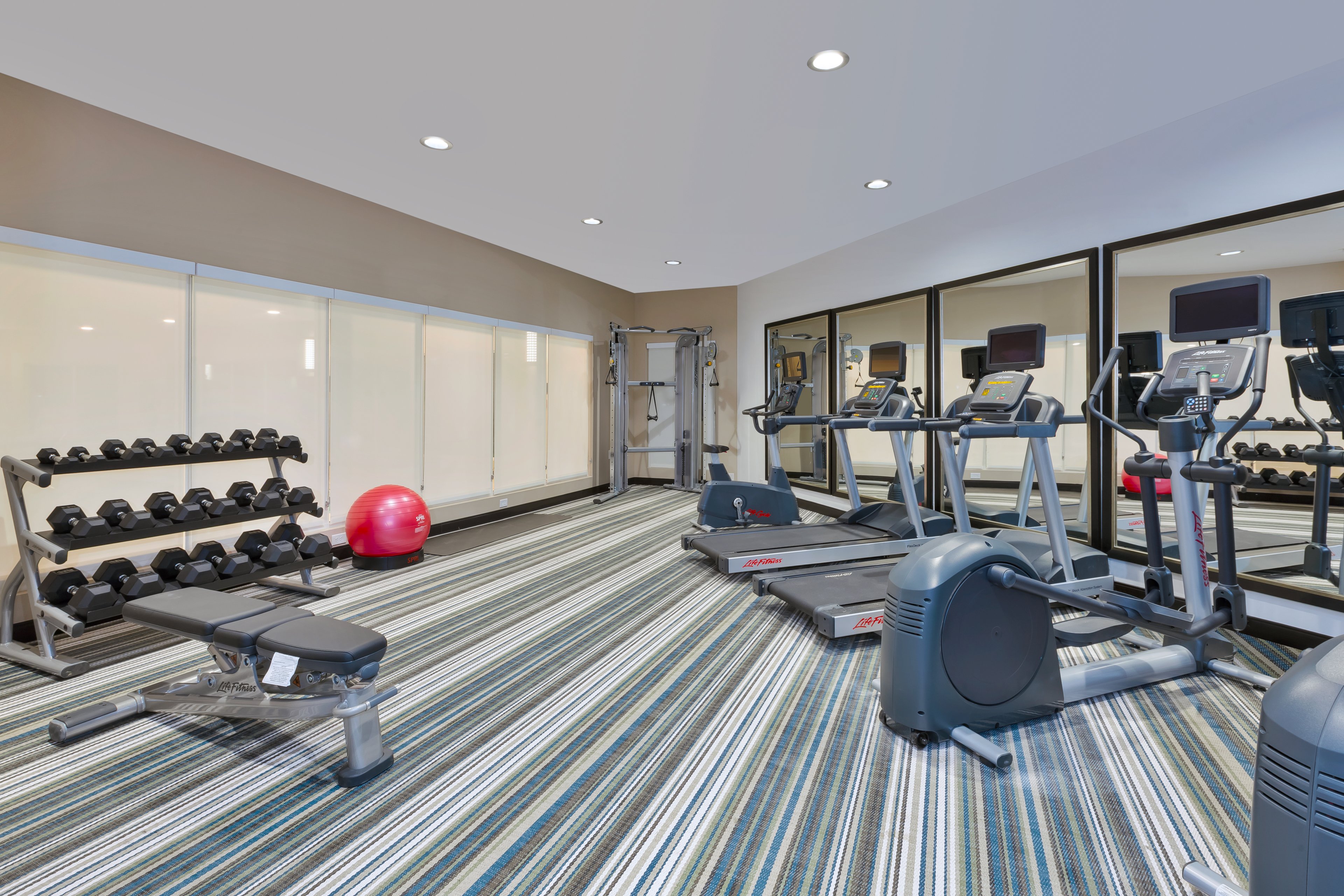 Candlewood Suites Louisville Northeast 15/33