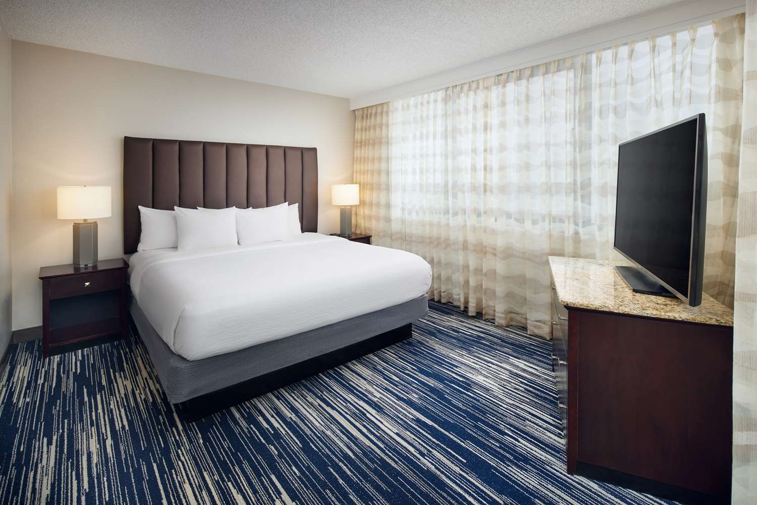 2 Rooms, Suite, King Bed, Sofa, Balcony, Corner