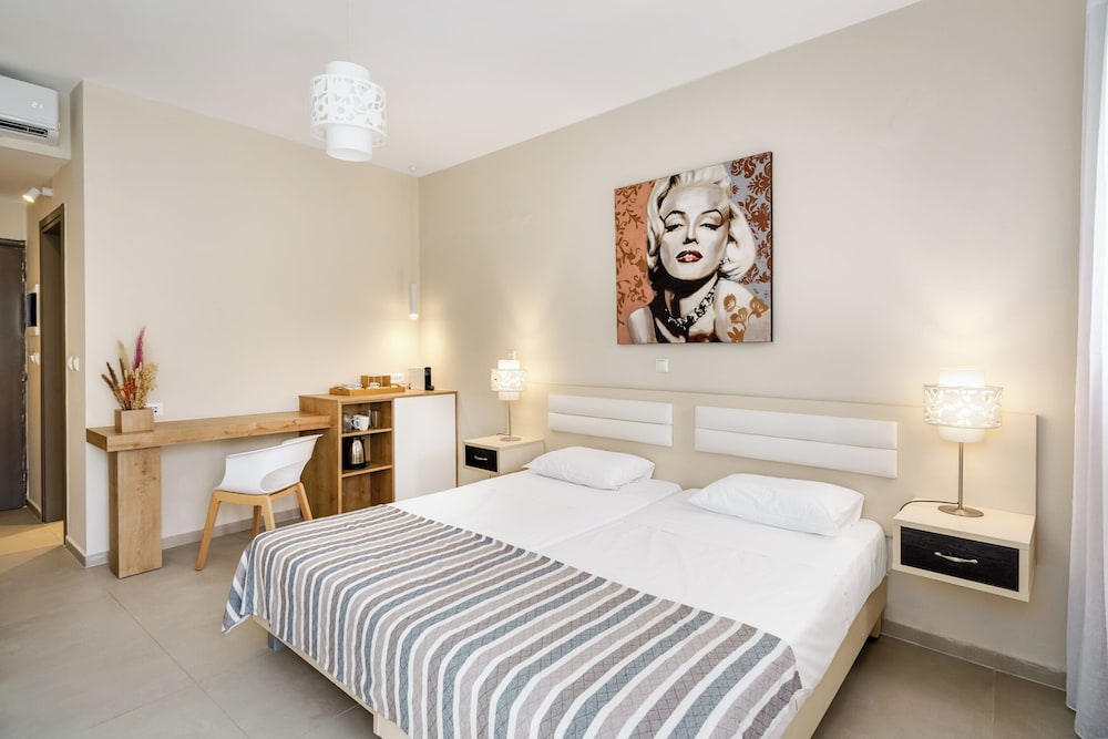 Axos Hotel 35/70