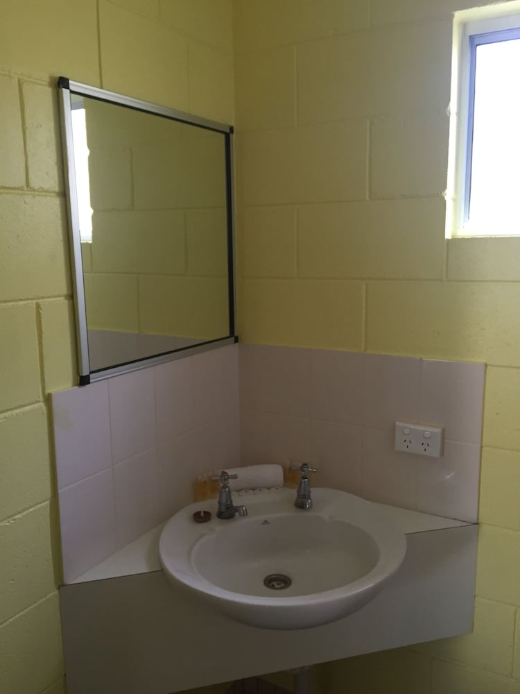 Wongai Beach Hotel 72/75