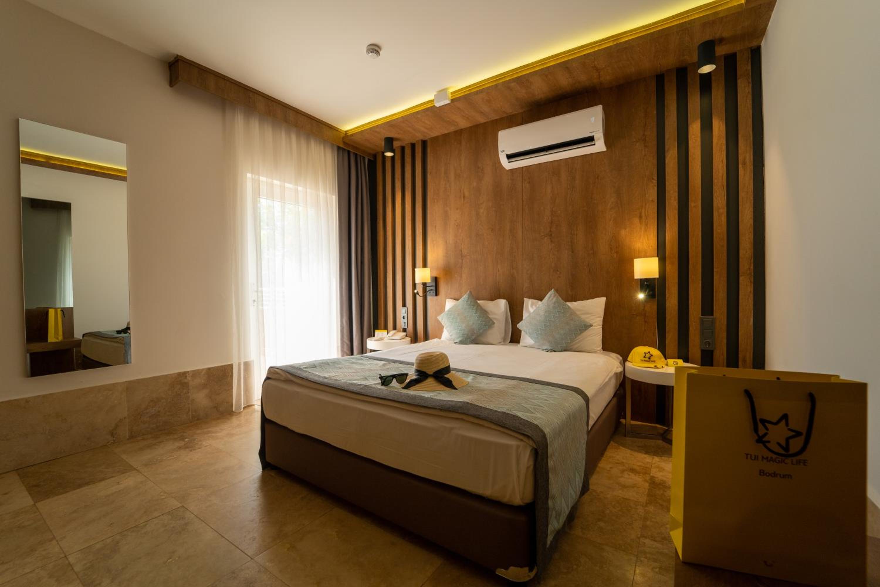 Superior, Double Bed, Lateral Side Sea View, Annex