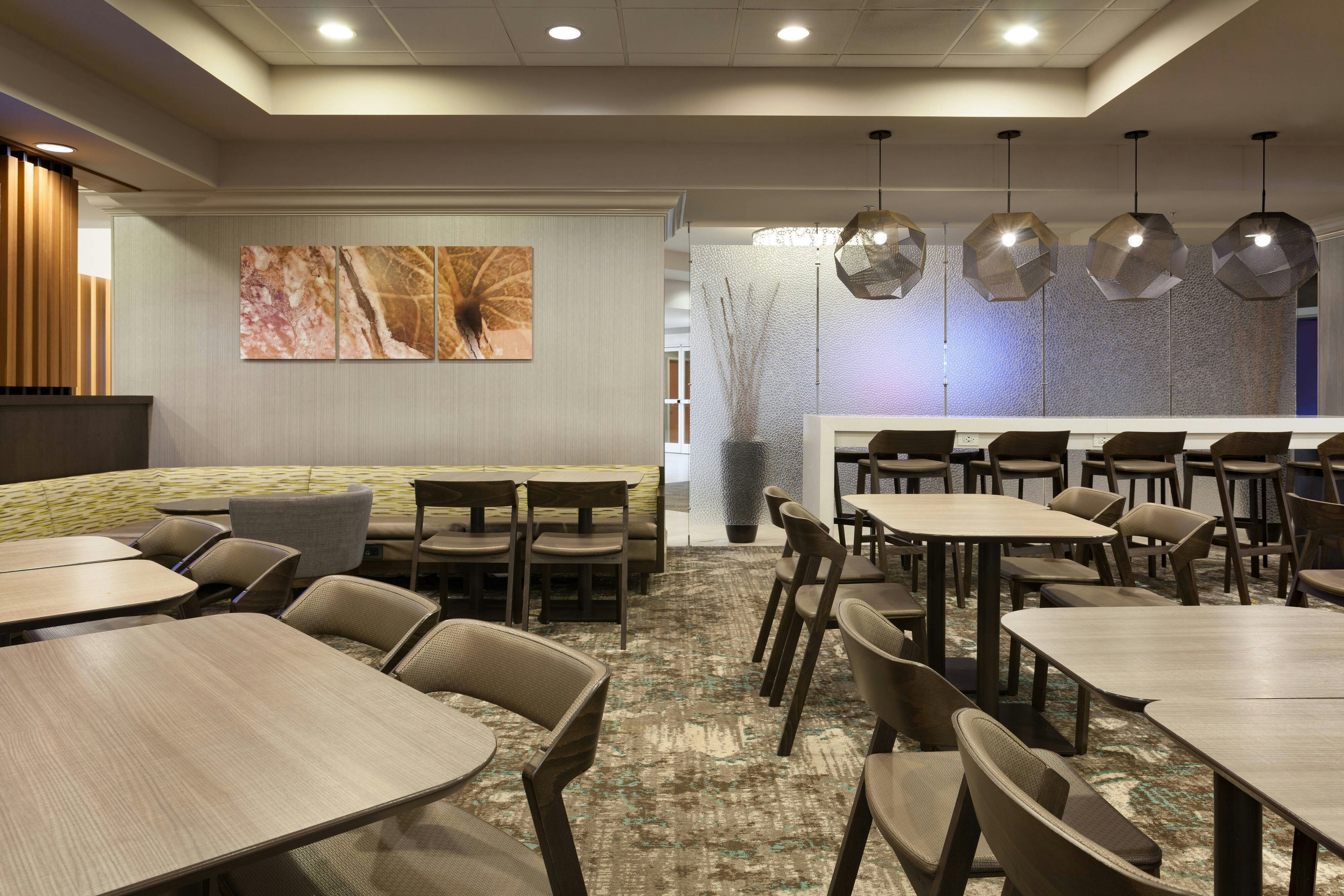 SpringHill Suites by Marriott Orlando Lake Buena Vista in the Marriott Village 38/58