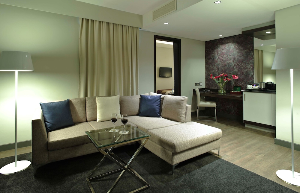 Eka Hotel 43/69