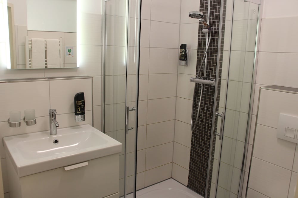غرفة عائلية بسرير مزدوج وسرير فردي، REGIOHOTEL Schanzenhaus Wernigerode 3/4