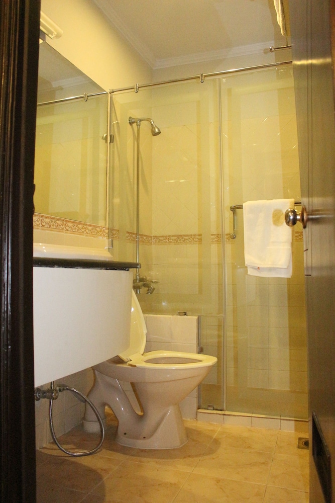 Shangrila Resort Hotel 50/50