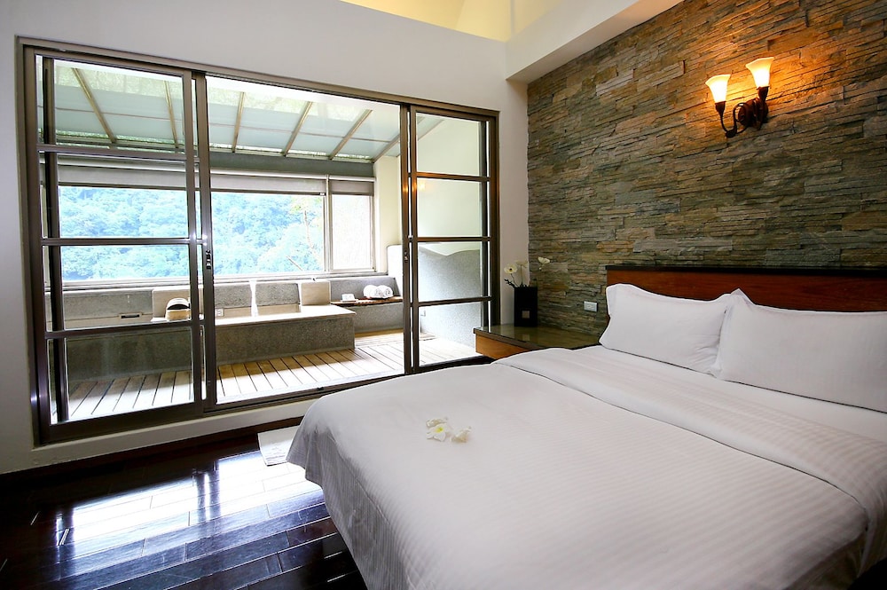DELUXE, DOUBLE BED, HOT SPRING BATH