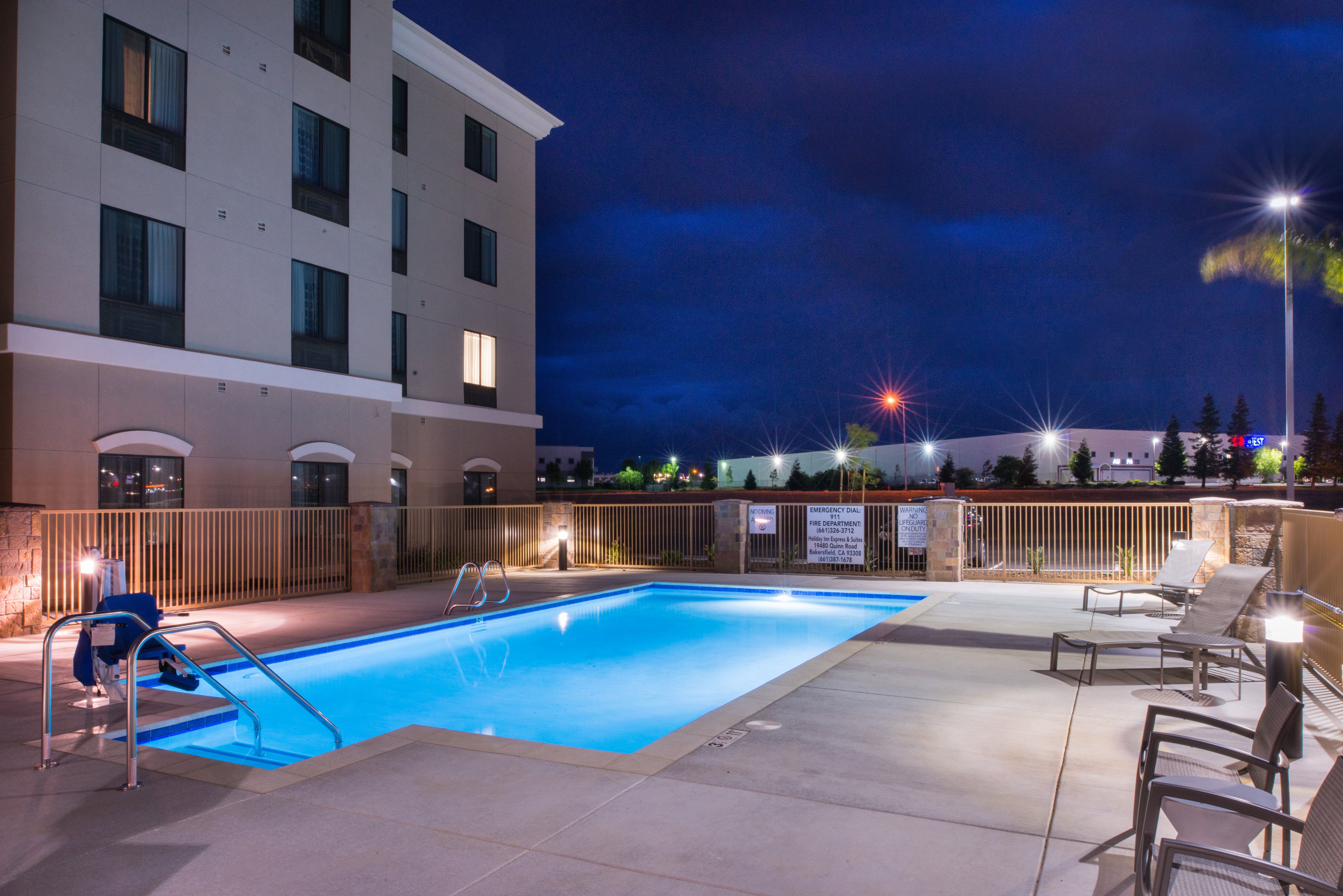 Holiday Inn Express Suites Bakersfield Airport 4/22