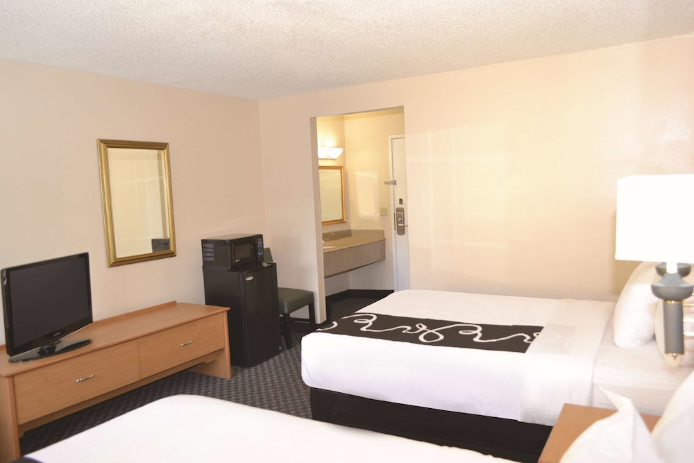 La Quinta Inn & Suites by Wyndham Tampa Fairgrounds - Casino 24/43