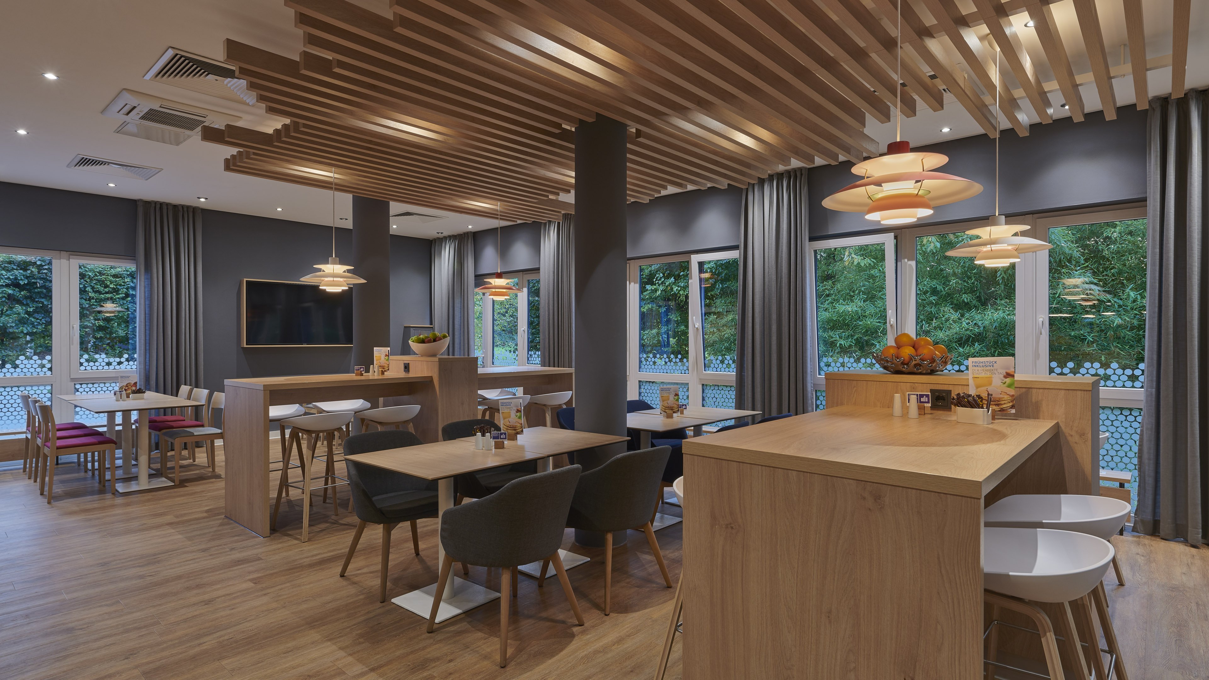 HOLIDAY INN EXPRESS COLOGNE TROISDORF 24/42