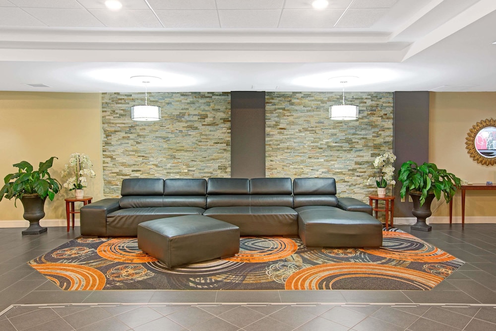 Ramada Plaza Charlotte Airport Hotel and Conference Center 18/30
