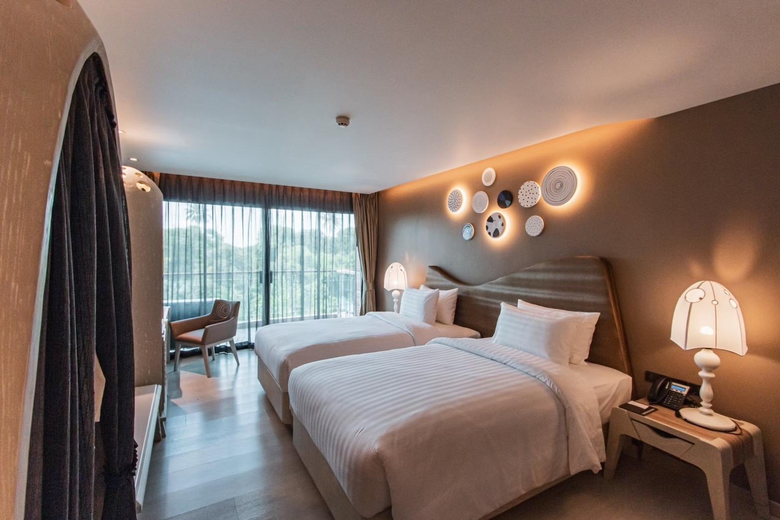 Room, Twin Beds, Partial River View
