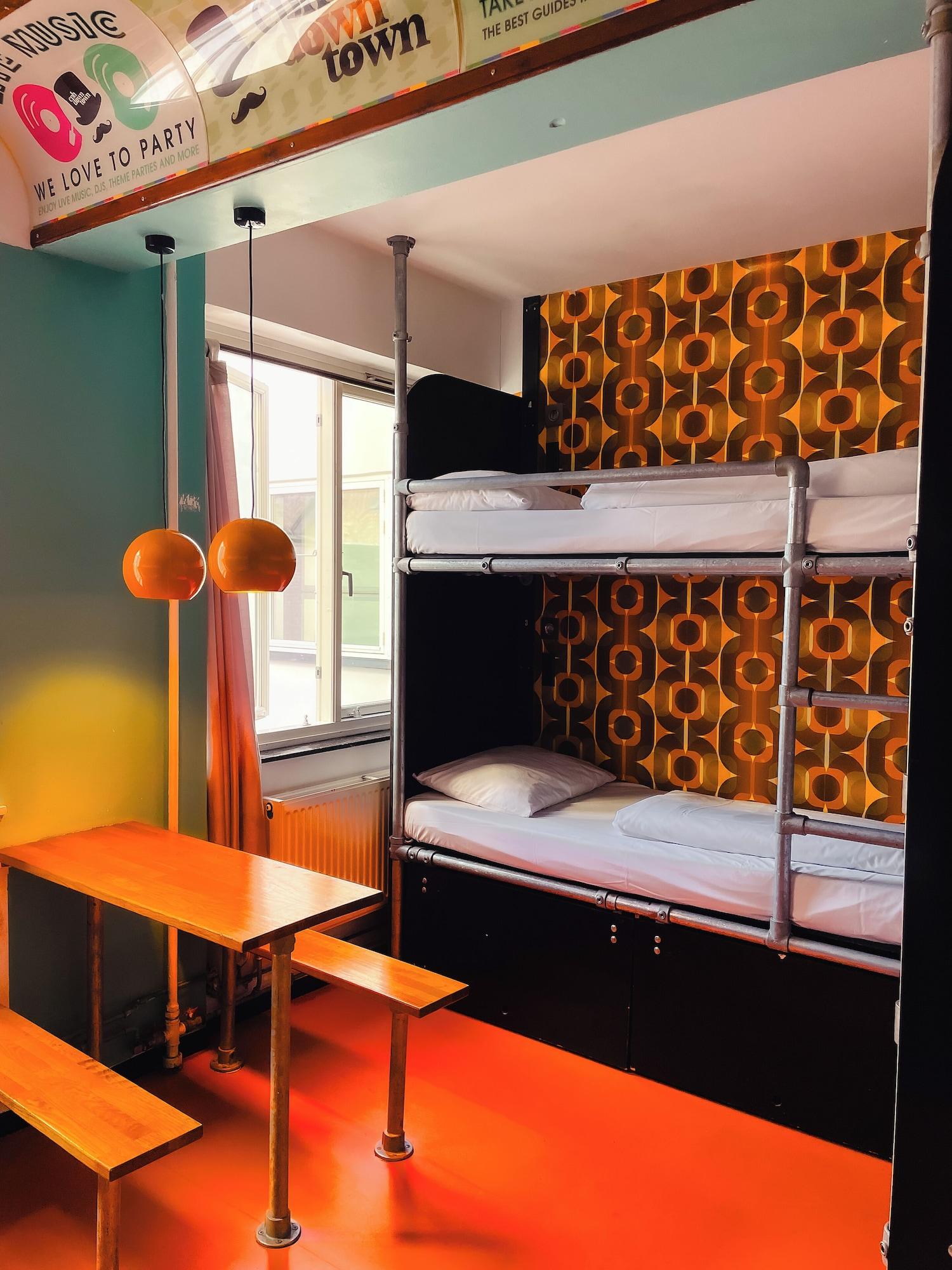 Private, 6 Beds, Shared Bathroom