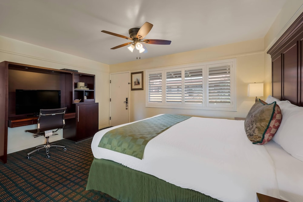 SUITE, KING BED
