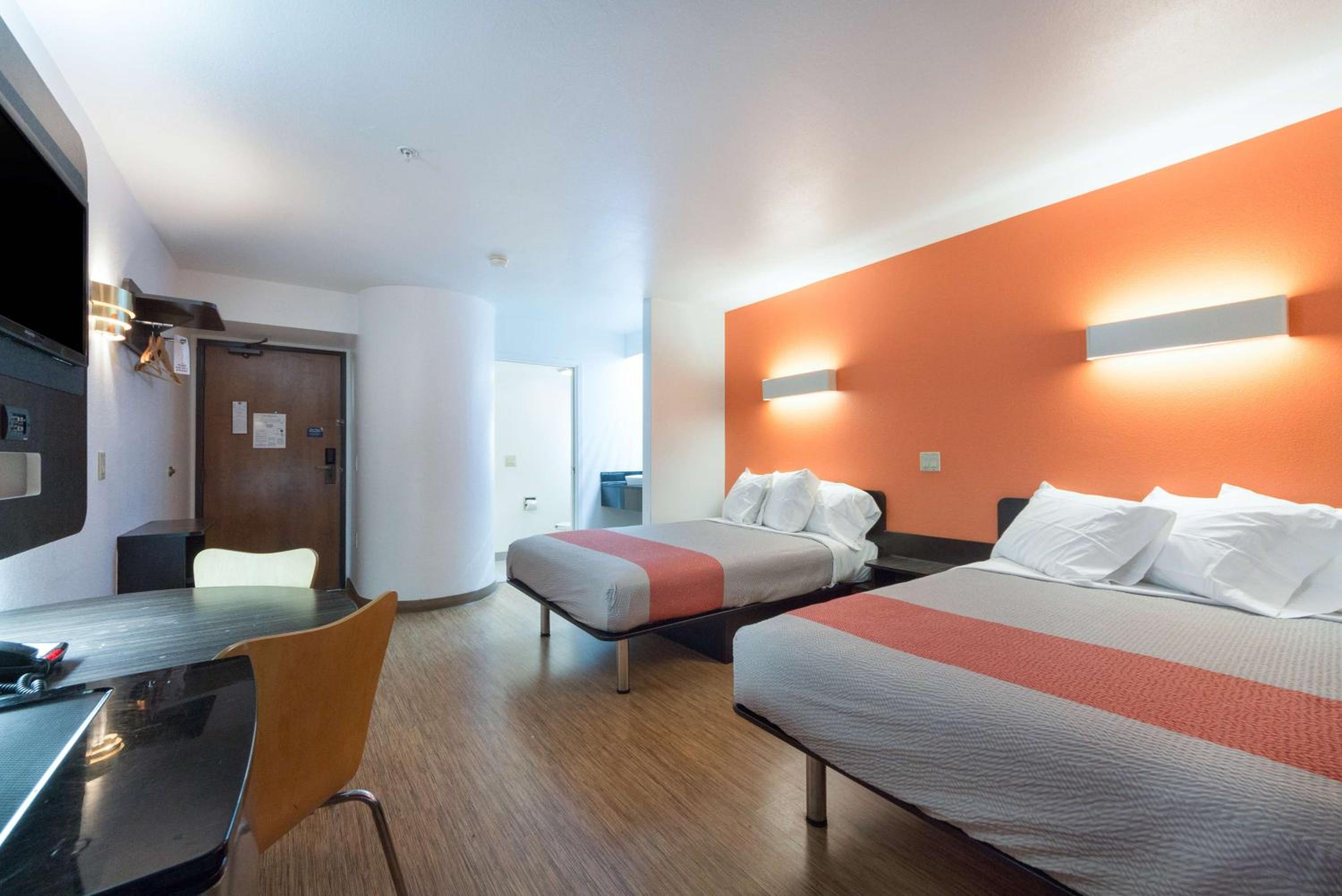ROOM, QUADRUPLE