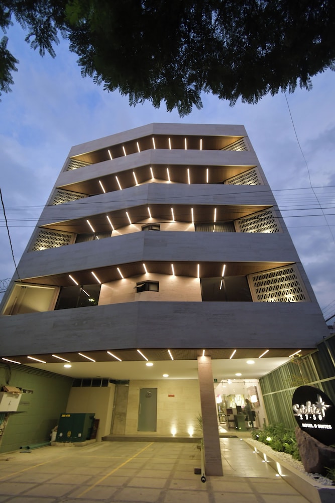 Expo Satelite Hotel and Suites 1/58