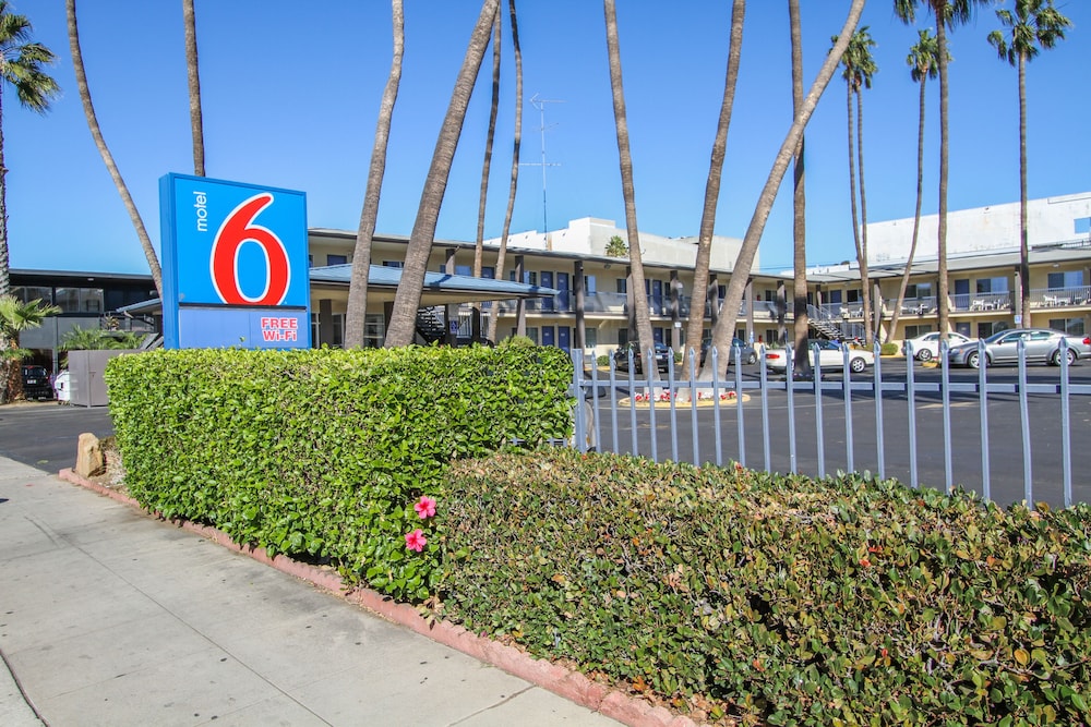 Motel6 San Diego, CA - Airport - Harbor 7/56