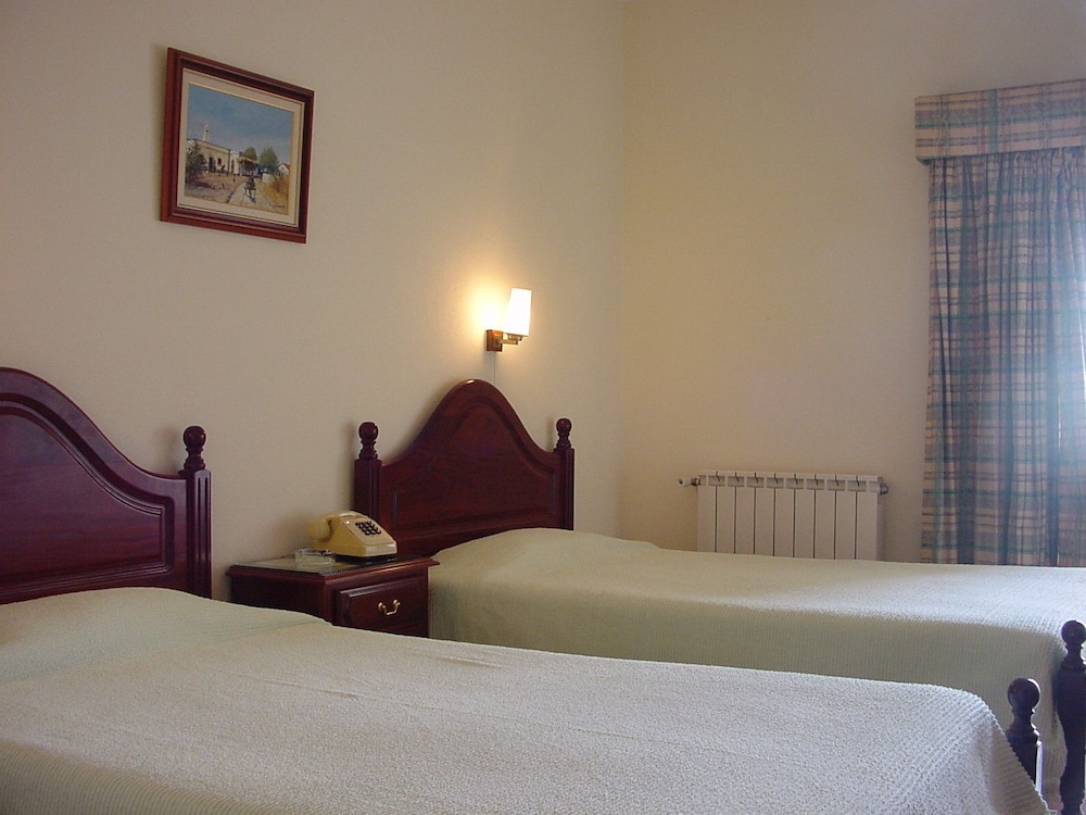 ROOM, TWIN BEDS, PARTIAL SEA VIEW, BALCONY