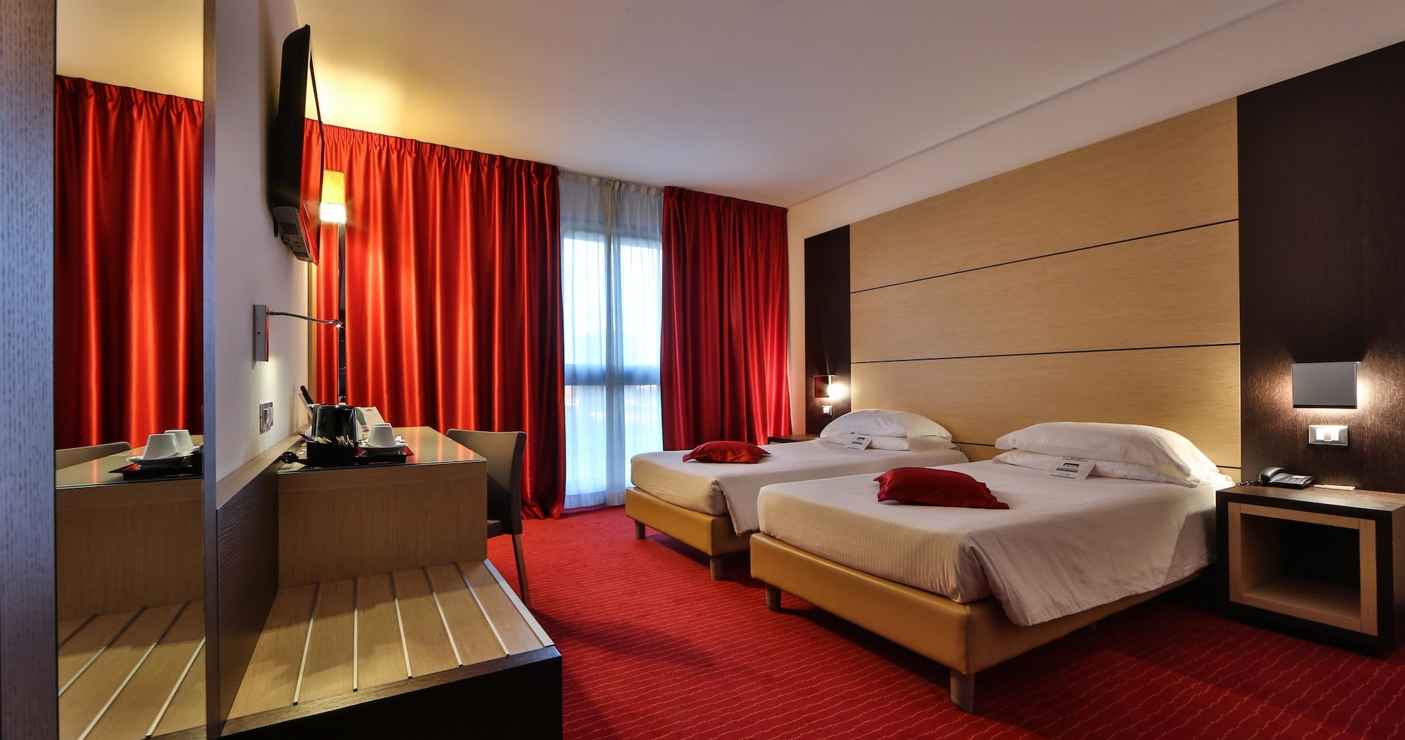 COMFORT, TWIN BEDS