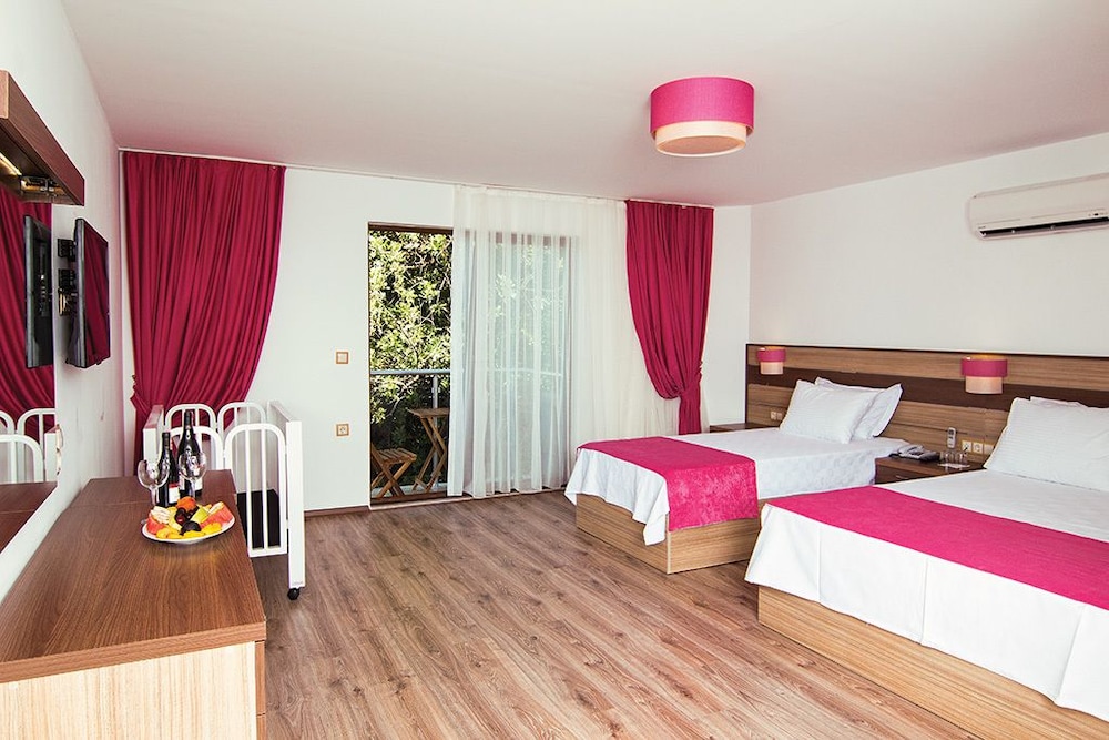 Eden Pyara Hotel Turunc 57/106