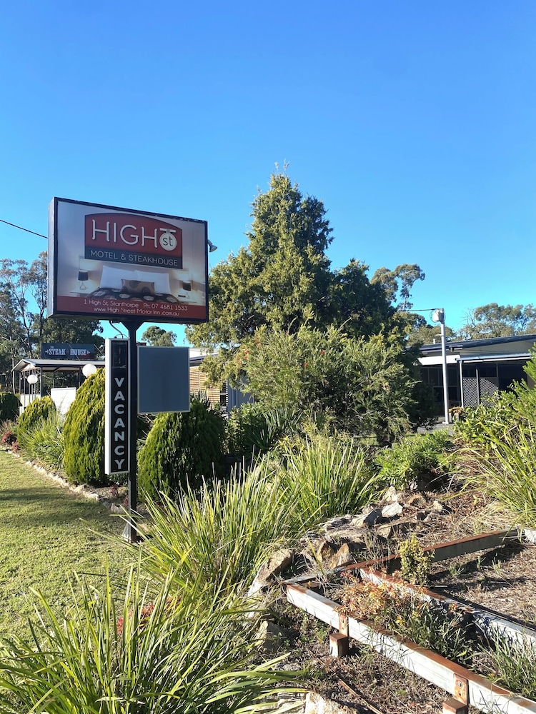 HIGH STREET MOTOR INN 4/61