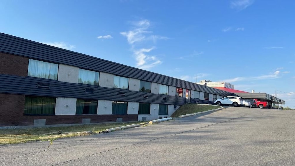 Lively Inn & Suites 2/61