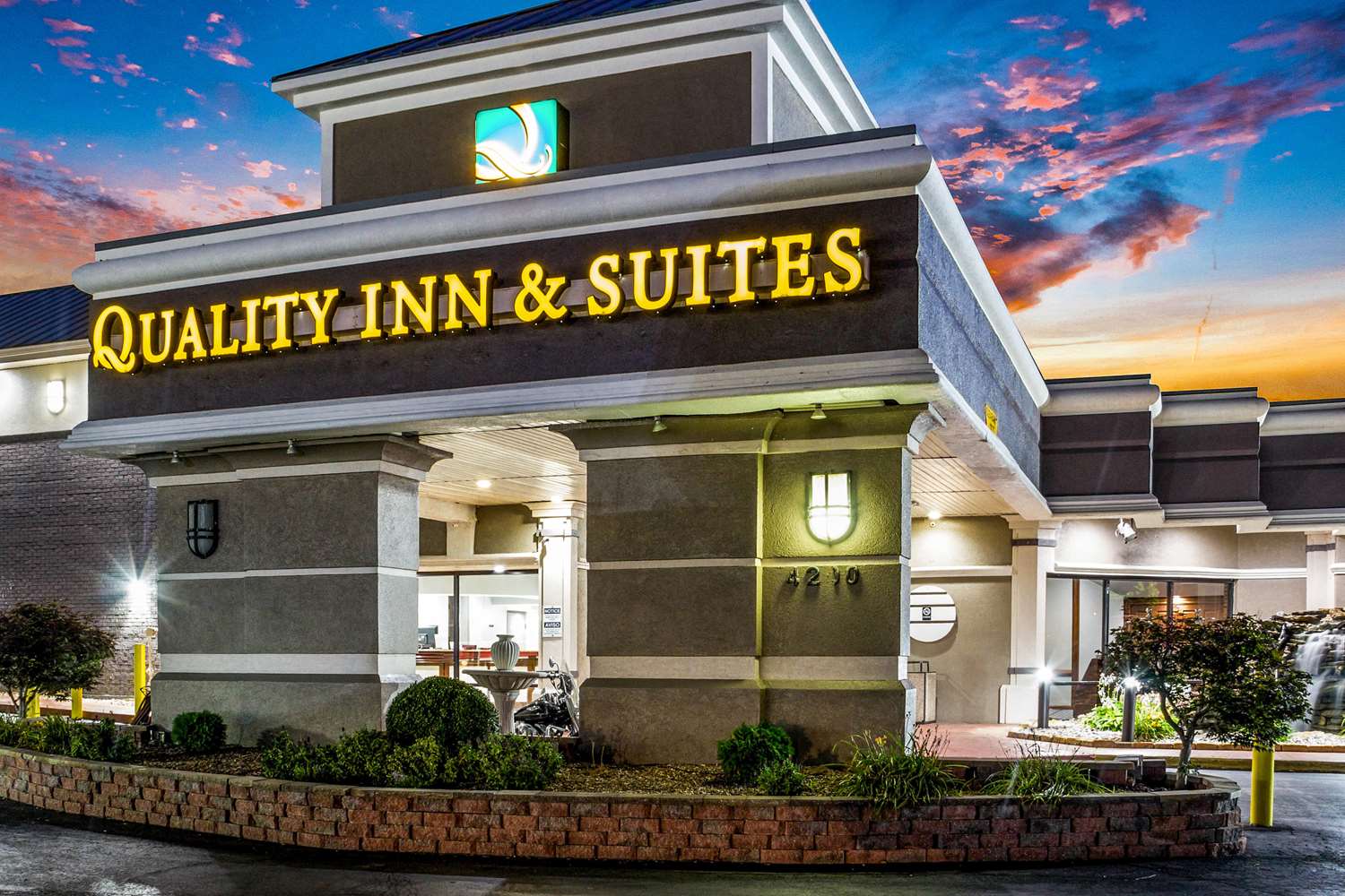 Quality Inn & Suites Kansas City - Independence I-70 East 2/34