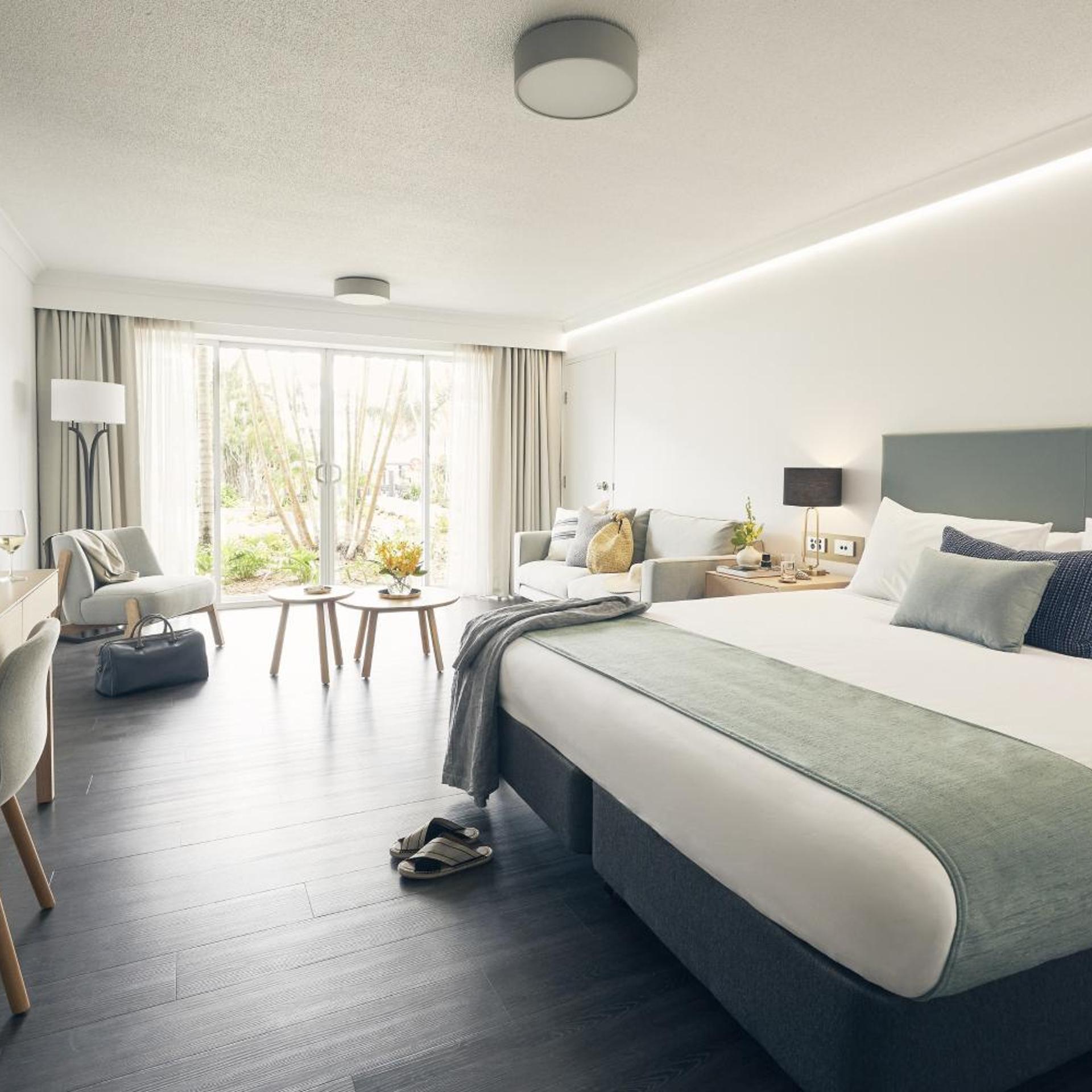 Connecting, Superior, King Bed, Reef View
