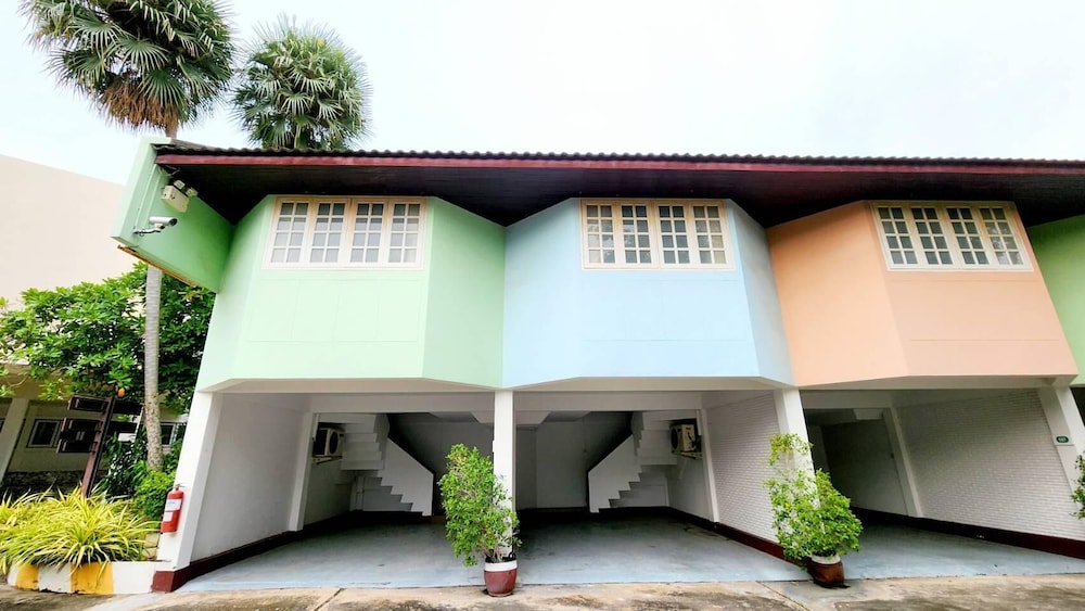 Bangsaen Villa Hotel 1/48