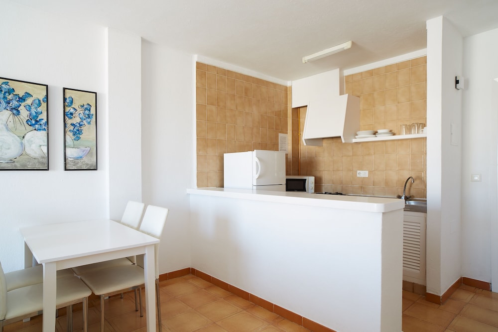 Apartamentos San Antonio Beach 9/35