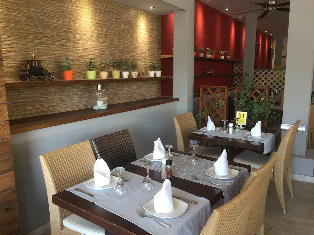 Caravel Apartment Hotel 24/44