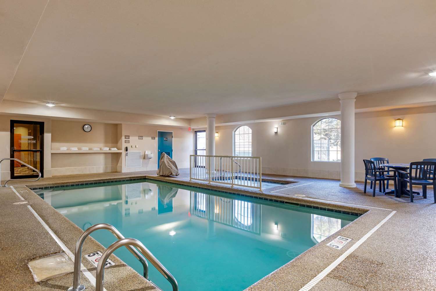 Comfort Suites Stevensville - St. Joseph 21/41