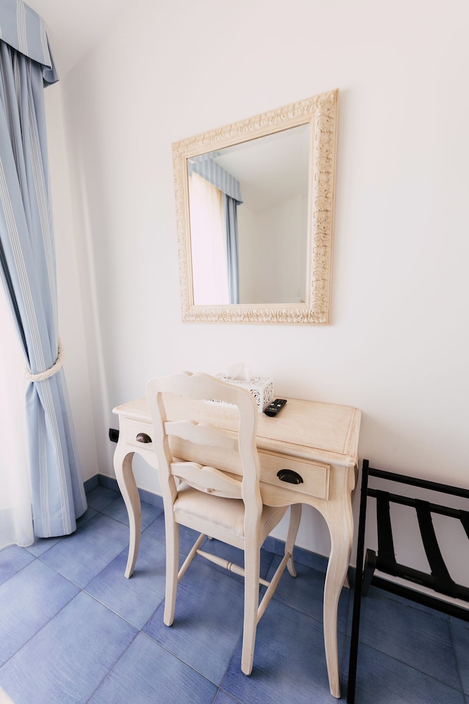 Baia Delphis Resort 40/59
