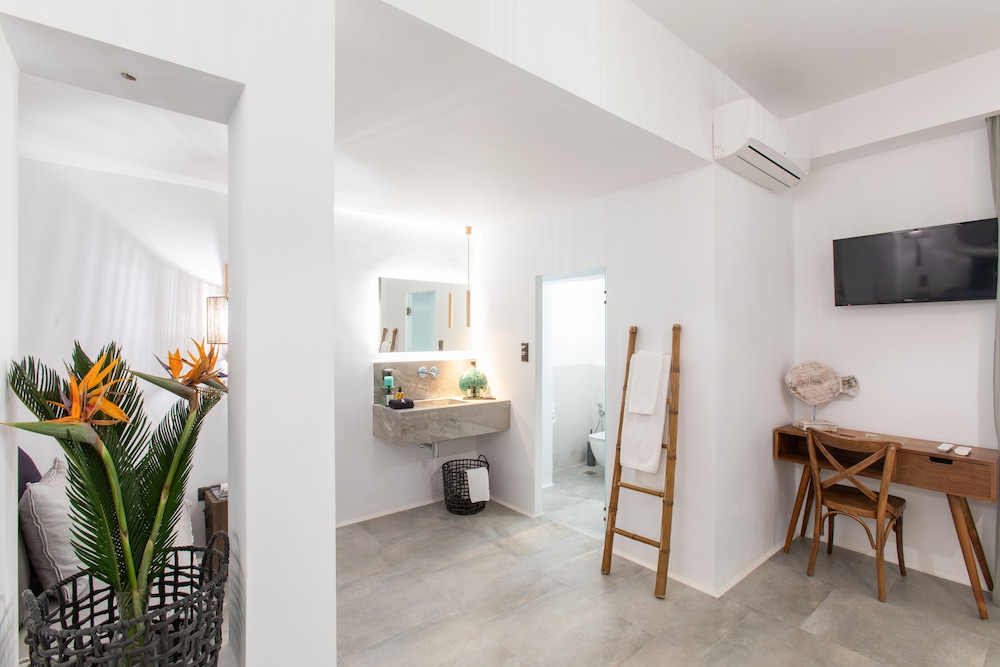 Athina Studios & Suites 31/50