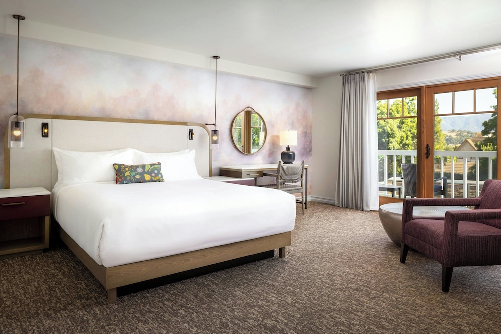 Suite, King Bed, Pool View, Sofa