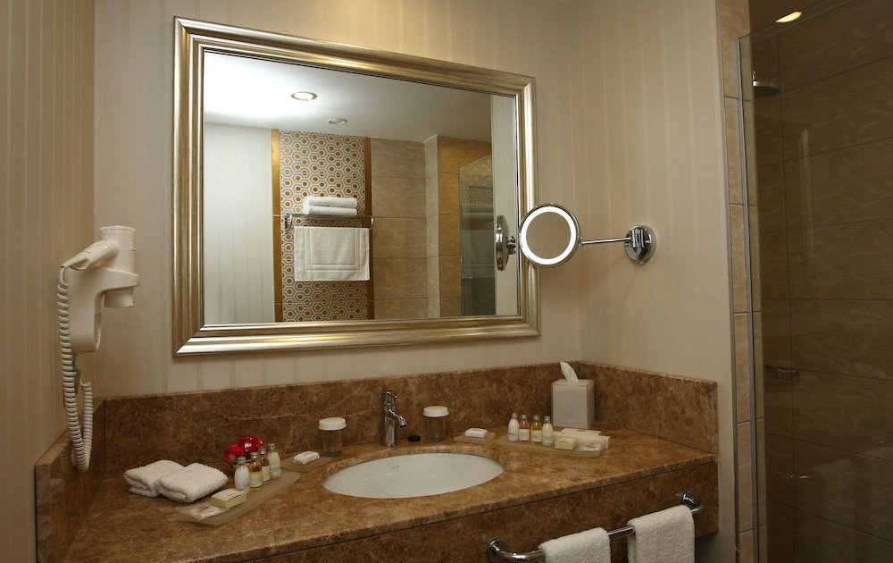 Qafqaz City Hotel 42/44