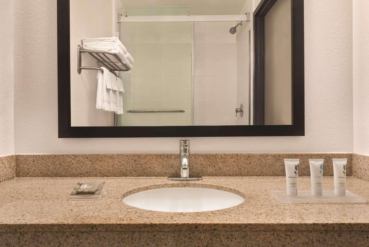 Country Inn & Suites By Radisson, Eagan, MN 35/35