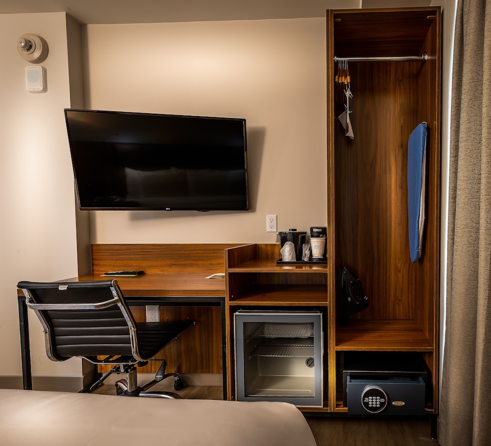 La Quinta Inn Suites By Wyndham Times Square South 48/60