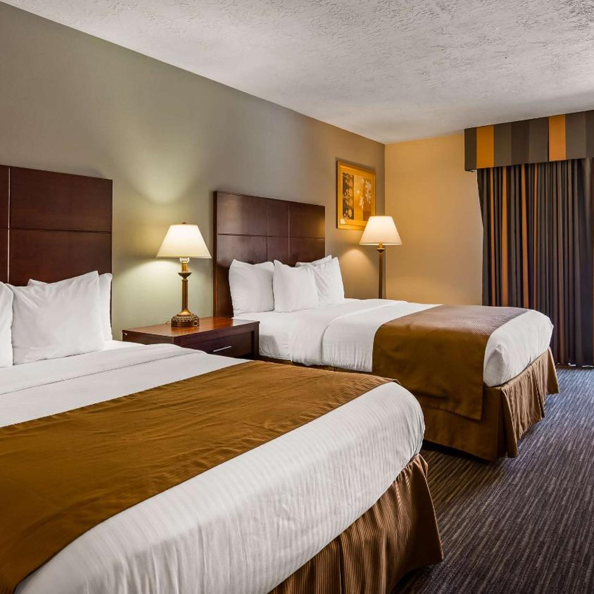 Room, 2 Queen Beds, Pool Side، Best Western Green Valley Inn 4/10