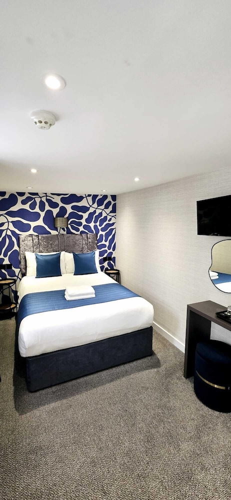 Semi Basement, Double Bed